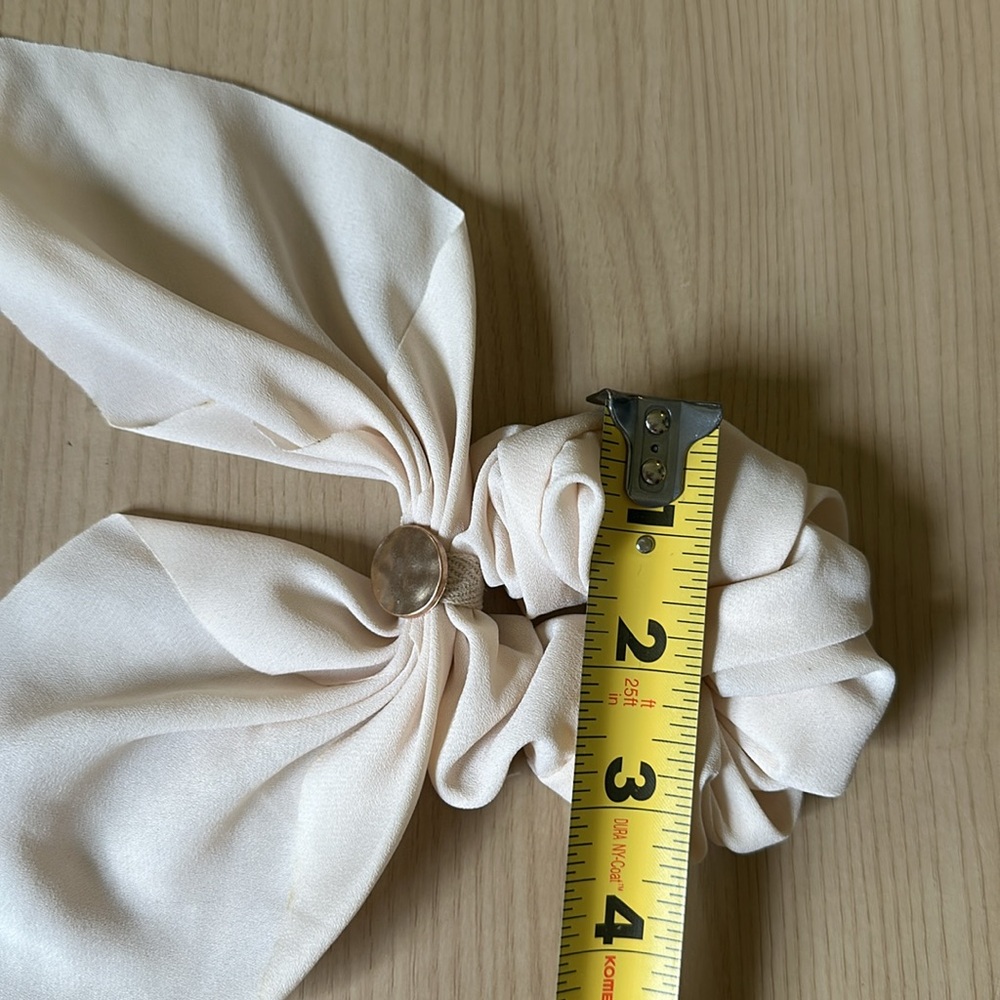 Express Bow Scrunchie Set - Picture 8 of 9